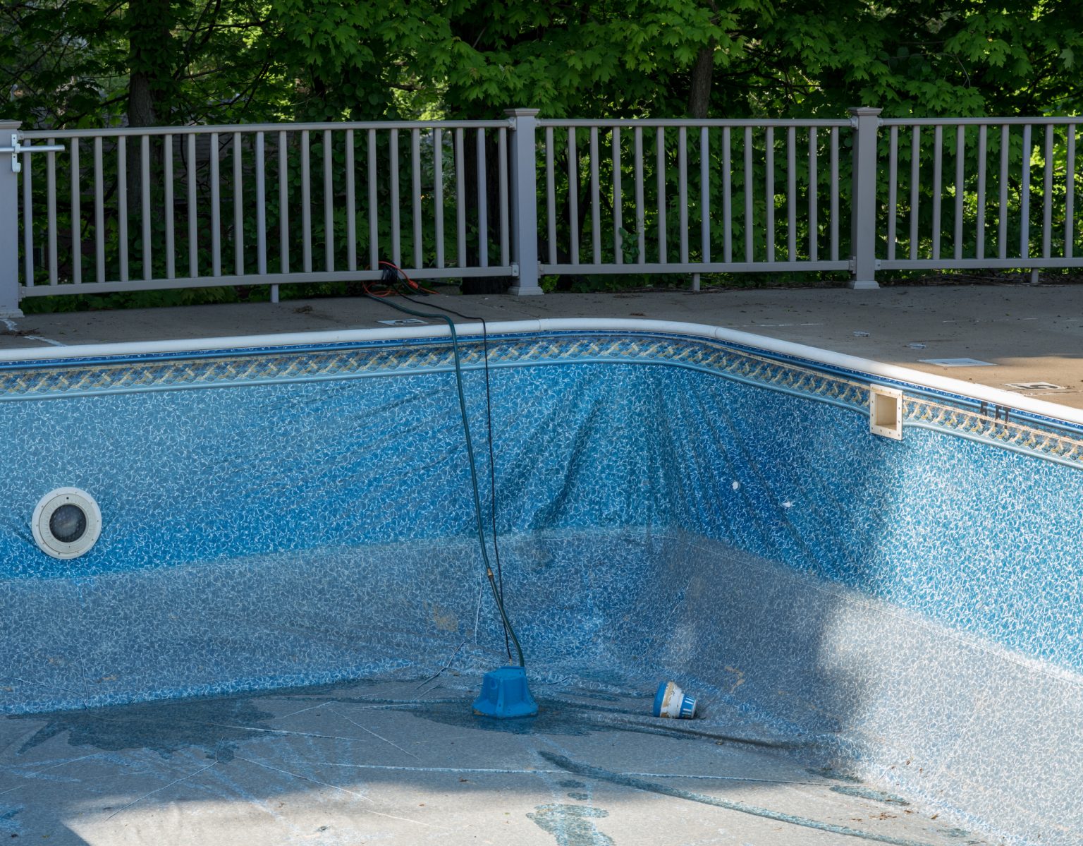 Can I Repair My Vinyl Pool Liner with a Pool Patch? The Swimming Pool
