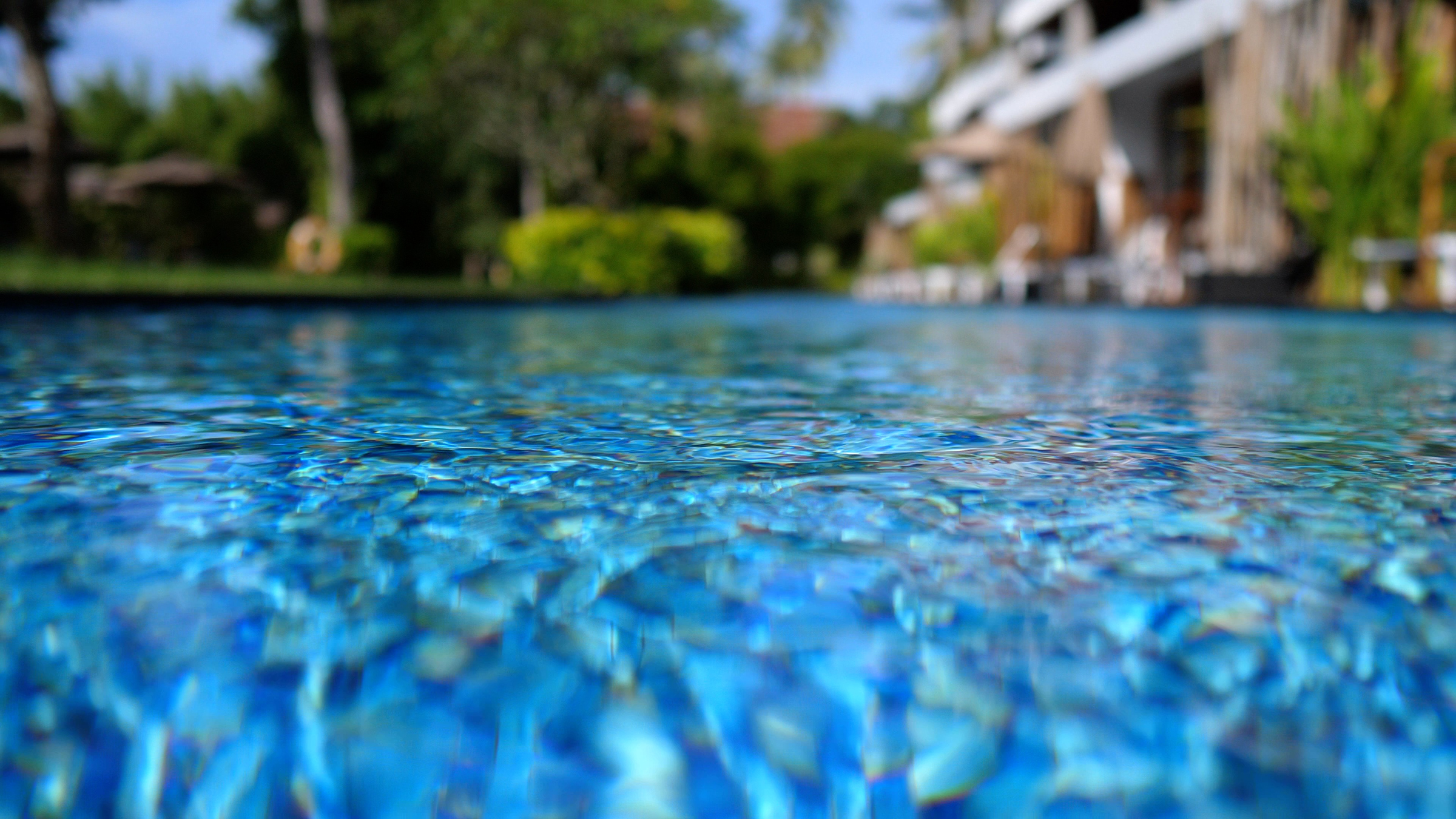 Sanitizing Your Pool – Options  Beyond Chlorine